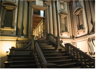 '어둠에서 밝음으로', 미켈란젤로의 작품인 라우렌치아나 도서관 입구 계단 (출처, 홈페이지)