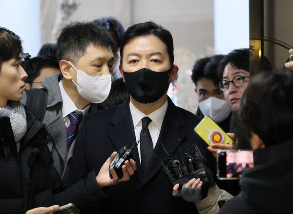 김성훈 대통령경호처 차장이 17일 오전 경찰 국가수사본부 특별수사단에 출석하고 있다. 김 차장은 지난 3일 고위공직자범죄수사처의 윤석열 체포영장 집행을 저지한 혐의를 받고 있다. (사진=연합뉴스)