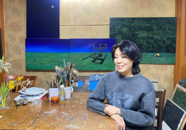 거제도 작업실에서 김정아 작가 / 제공 = 김정아
