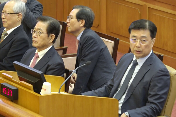 홍장원 전 국가정보원 제1차장이 4일 헌법재판소에서 열린 윤석열 탄핵심판 5차 변론기일에 증인으로 출석해 증언하고 있다. (사진=연합뉴스)