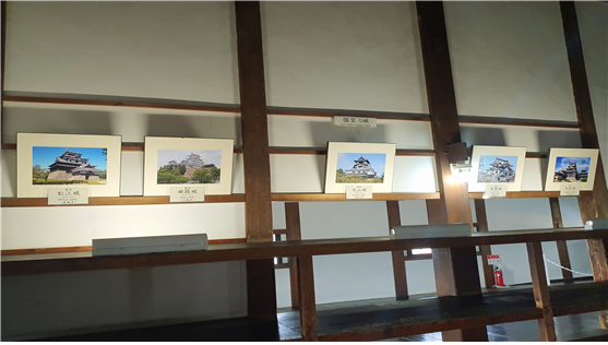 아이치현 이누야마성 안에 걸려있는 일본 5대 국보성 사진