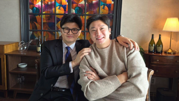 한동훈 전 국민의힘 대표의 정치권 복귀설이 돌고 있는 가운데 최근 진종오 국민의힘 의원이 자신의 페이스북에 올린 사진. (진종오 의운 페이스북 캡처)