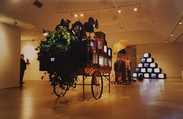 뉴욕 대안공간 ‘스페이스 언타이틀’에서 가진 백남준 전시 전경 / 제공 = 김양수