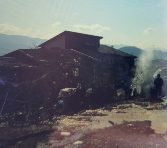 6일 경기 포천시 이동면 노곡리에서 전투기 포탄 오발 사고로 건물이 파손돼 있다. (사진=연합뉴스  / 독자제공)