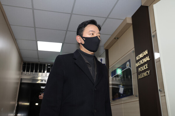 김성훈 대통령실경호처 차장. 지난 1월  24일 오전 윤석열 체포영장 집행을 저지한 혐의(특수공무집행방해)로 서울 서대문구 경찰청 국가수사본부 특별수사단에 출석하고 있다. (사진=연합뉴스)