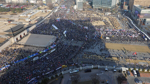 22일 서울 광화문 앞에서 열린 윤석열 즉각퇴진·사회대개혁 범시민대행진. (사진=연합뉴스) 