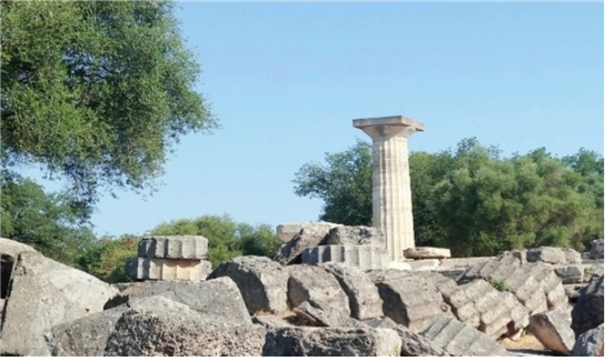 426년 이교신전파괴령과 6세기의 지진으로 총 34개의 기둥 중 1개만 남은 올림피아의 제우스 신전