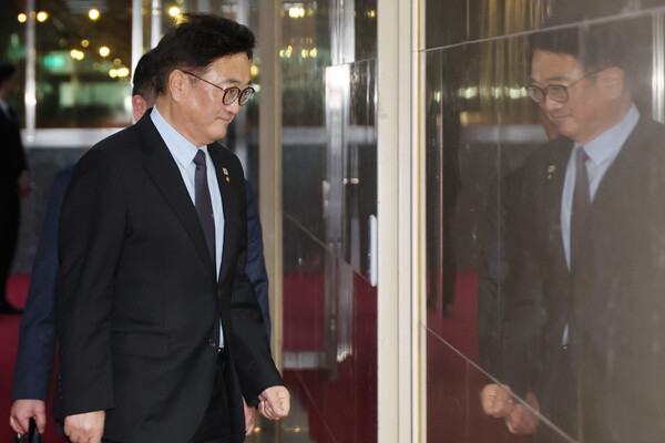 우원식 국회의장이 지난 8일 서울 여의도 국회 의장집무실로 출근하고 있다. (사진=연합뉴스) 