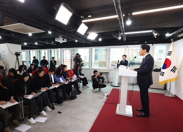 오세훈 서울시장이 12일 서울 여의도 국민의힘 당사에서 대선 불출마를 선언하고 있다.(사진=연합뉴스)