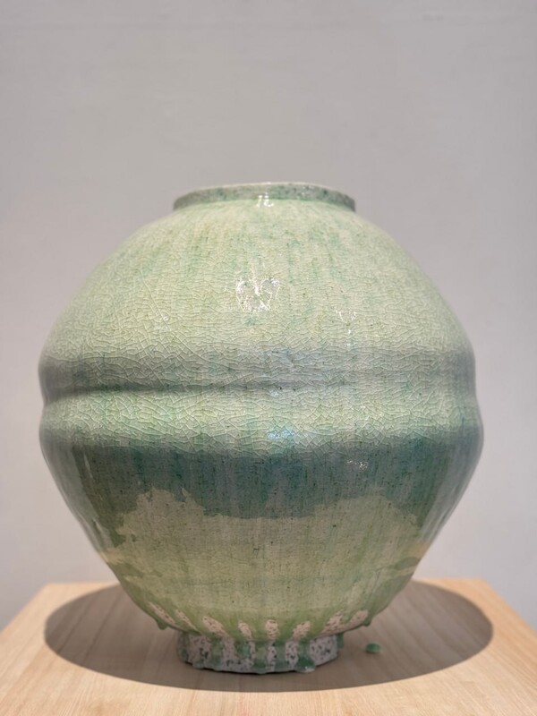 Flowing Moon Jar, frit, glass 40×40×42cm 2025