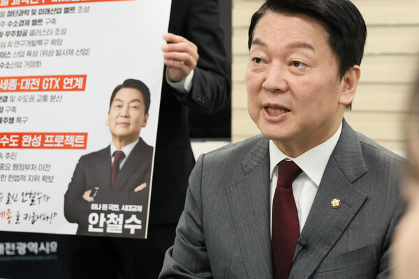 국민의힘 안철수 대선 경선 후보가 지난 28일 오전 대전시의회 기자실에 방문해 대전 충청지역 공약을 발표하고 있다. (사진=연합뉴스)