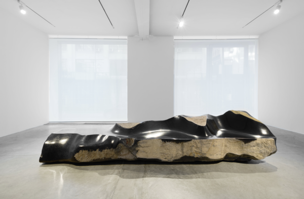 그림 3)태초의 잔상(afterimage of beginning 024-613), 2024, 현무암,  75 x 74 x 346 cm, 사진 제공=프리드먼 벤다 갤러리, 최병훈 / 사진 촬영=이지 렁(Izzy Leung)