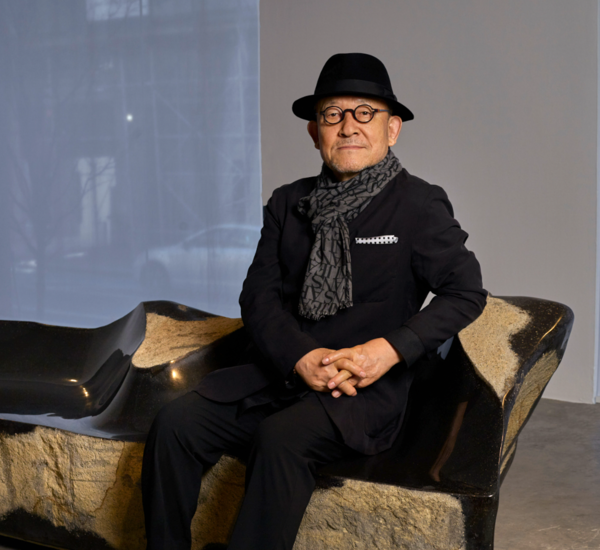  그림 8) 전시 개막식에서 작가 최병훈. 사진 제공=프리드먼 벤다 갤러리, 최병훈  / 사진 촬영=이지 렁(Izzy Leung)