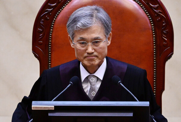 조희대 대법원장이 지난 1일 서울 서초구 대법원에서 열린 더불어민주당 이재명 대선 후보의 공직선거법 위반 사건 상고심 선고에 참석, 결연한 표정으로 입술을 다물고 있다. (사진=연합뉴스)