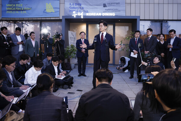 김문수 국민의힘 대선 후보가 7일 서울 종로구의 한 식당에서 무소속 한덕수 대선 예비후보와 후보 단일화 담판이 결렬된 뒤 브리핑을 하고 있다. (사진=연합뉴스)