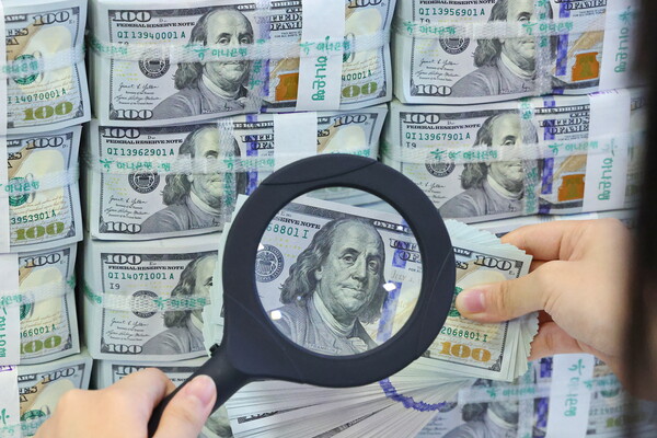 8일 한국은행에 따르면 4월 말 기준 우리나라 외환보유액은 4,046억7,000만달러(약 564조원)로, 3월 말(4,096억6,000만달러)보다 49억9,000만달러 감소했다. 5년 만에 최저치다. (사진=연합뉴스)