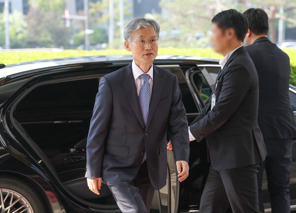 조희대 대법원장이 12일 서울 서초구 대법원으로 출근하고 있다.  (사진=연합뉴스)
