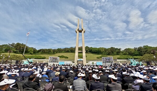18일 오전 광주 북구 5·18 민주묘지에서 제45주년 5·18 민주화운동 기념식이 엄수되고 있다. (사진=연합뉴스)