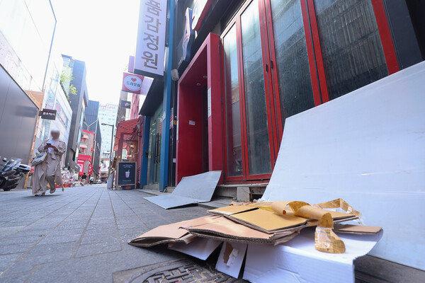 지난 5월 18일 서울 명동거리 한 공실 상가 모습. (사진=연합뉴스)