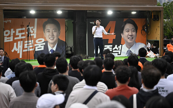이준석 개혁신당 대선 후보가 2일 대구 수성구 수성못 상화동산에서 피날레 유세를 하고 있다. (사진=연합뉴스)