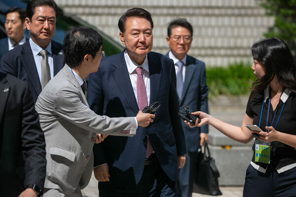 내란 우두머리 혐의 피고인 윤석열이 9일 서울중앙지방법원에서 열린 6차 공판에 출석하고 있다. (사진=연합뉴스)