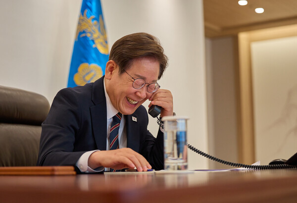 이재명 대통령이 9일 서울 용산 대통령실에서 이시바 시게루 일본 총리와 전화 통화를 하고 있다. (사진=연합뉴스/ 대통령실)