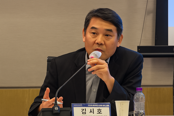 김시호 연세대 첨단융합공학부 교수가 18일 뉴스버스 경제포럼 종합토론에서 발언하고 있다.(사진=뉴스버스TV 캡처)