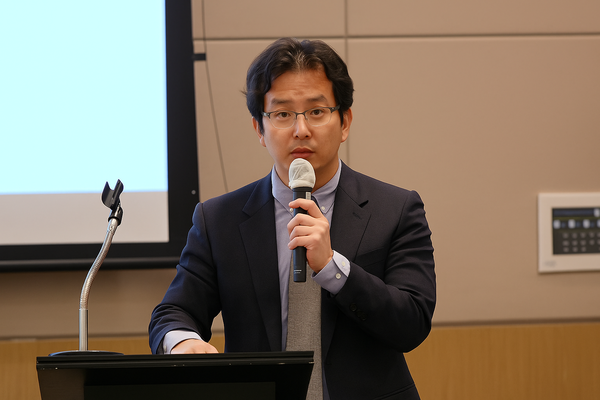 김종덕 대외경제정책연구원 실장 18일 뉴스버스 경제포럼에서 주제발표를 하고 있다. (사진=뉴스버스)