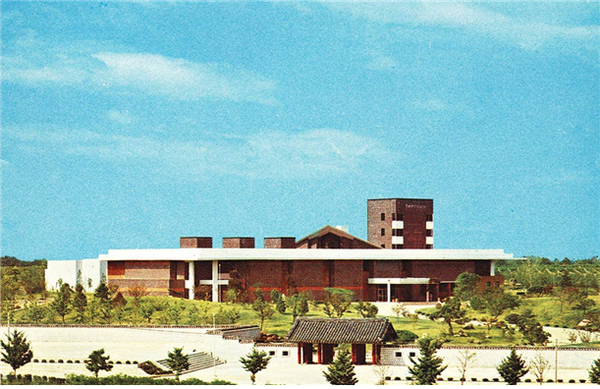       1978년 온양민속박물관의 개관 시 모습. 현재는 숲이 울창해짐
