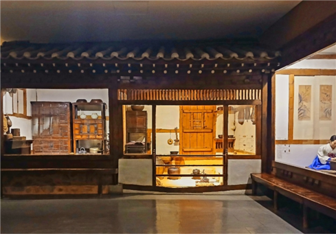   의식주 파트 중 주거 생활을 보여주는 전시실.