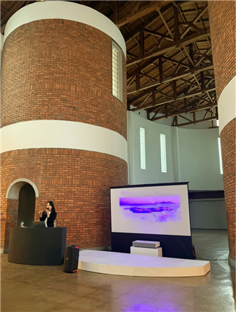   구정아트센터 안에서 진행한 이타미 준 강연회. 강사는 그의 딸인 유이화 건축가 (2025. 6. 18)