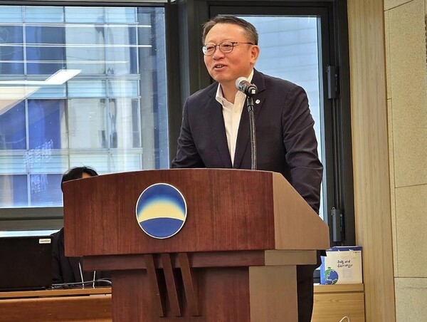 정진완 우리은행장이 10일 서울 중구 우리은행 본점에서 열린 '포용적 금융 플랫폼' 기자설명회에서 인사말을 하고 있다. (사진=우리은행 제공)