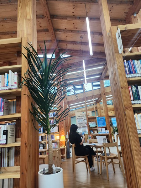 오동숲속도서관 내부. (사진=고규영)