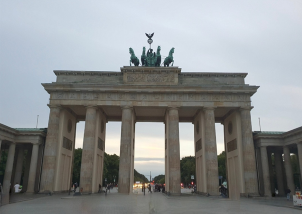 독일 수도 베를린의 랜드마크 브란덴부르크 문