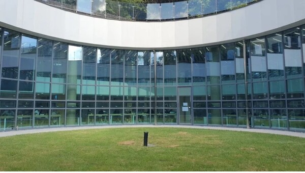 서울 서초구 방배숲환경도서관의 '원형중정' 