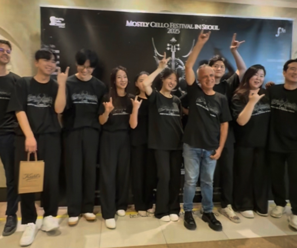 축제는 끝나고.. 팬들의 환호에 답하는 솔리마와 단원들