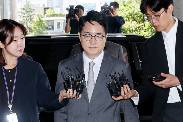 심우정 전 검찰총장이 21일 오전 서울고검 조은석 내란특별검사팀 사무실에 윤석열 구속 취소 당시 즉시항고를 하지 않은 경위에 대한 피고발인 조사를 받기 위해 출석하고 있다. (사진=연합뉴스)