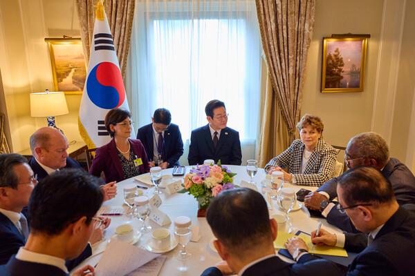 이재명 대통령이 22일(현지시간) 미국 뉴욕에서 미 상원 외교위 및 하원 외무위 소속 의원 등을 접견하고 있다. (사진=연합뉴스)