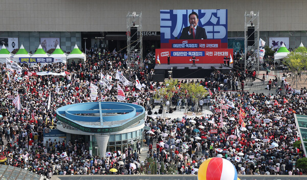  국민의힘이 지난 21일 대구 동대구역 광장에서 개최한 '야당탄압·독재정치 국민 규탄대회'에서 장동혁 대표가 발언하고 있다. (사진=연합뉴스)
