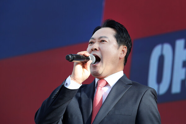 국민의힘이 지난 21일 대구 동대구역 광장에서 개최한 국민의힘이 개최한 '야당탄압·독재정치 국민 규탄대회'에서 발언 중인 장동혁 국민의힘 대표. (사진=연합뉴스)