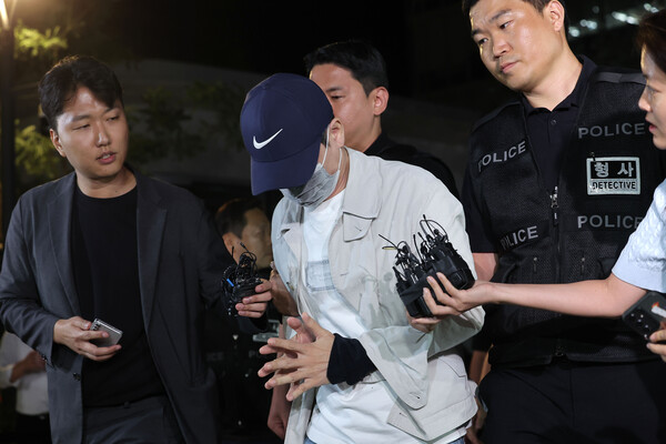 이기훈 전 삼부토건 부회장(겸 웰바이오텍 회장)이 지난 11일 경찰에 체포돼 서울 종로구 민중기 특검 사무실로 들어서고 있다. (사진=연합뉴스)