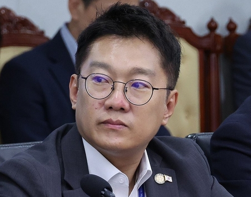 대통령실 공동대변인으로 임명된 김남준 제1부속실장이 8월 14일 용산 대통령실에서 열린 수석보좌관회의에 참석해 있다. (사진=연합뉴스)