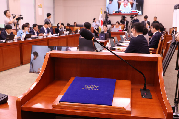 30일 국회 법제사법위원회에서 조희대 대법원장 등 주요 증인들이 불출석한 가운데 '조희대 대법원장 대선 개입 의혹 청문회'가 열리고 있다. (사진=연합뉴스)