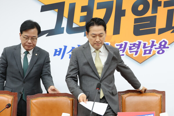 장동혁 대표가 6일 국회에서 열린 국민의힘 최고위원회의에 참석하고 있다. (사진=연합뉴스)