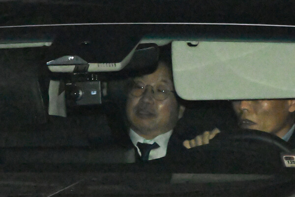 노만석 검찰총장 직무대행이 12일 서울 서초구 대검찰청에서 퇴근하고 있다. (사진=연합뉴스)