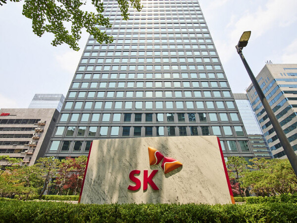 교복과 비디오테이프를 만들던 SK는 유공, 한국이동통신 인수에 이어 반도체 산업 진출이 대박을 터뜨리면서 현대차그룹을 누르고 재계 2위의 대기업집단으로 올라섰다. (사진=SK 제공) 