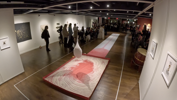 이하윤, 〈Voiced, Voiceless, Again Voicing〉, 10. 15. 2025, 퍼포먼스 @ 앤 앤드류 시바 갤러리, 사진 이미지 작가 제공. Photo by Mei Seva