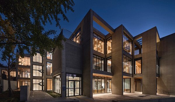 도서관 저녁 풍경 (출처: 김근태 기념 도서관 홈페이지)