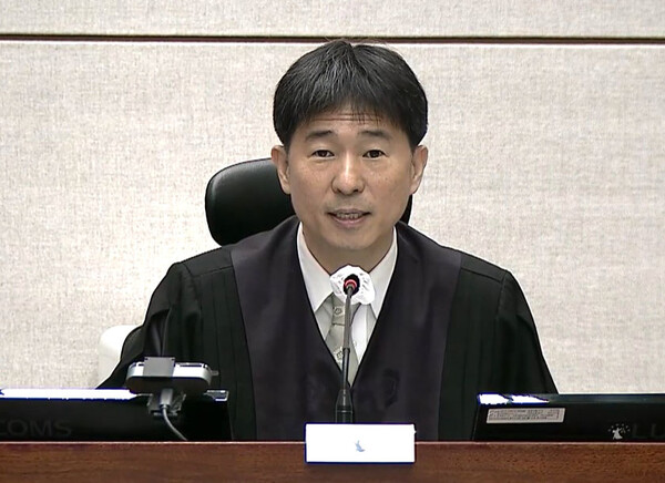 지귀연 부장판사가 10월 2일 서울 서초구 서울중앙지방법원에서 열린 윤석열 전 대통령의 내란 우두머리·직권남용 권리행사 방해 혐의 사건 속행 공판에서 발언하고 있다. (사진=연합뉴스)