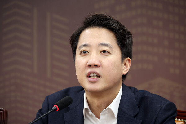 개혁신당 이준석 대표가 17일 서울 여의도 국회에서 열린 최고위원회의에서 발언하고 있다.(사진=연합늎스)